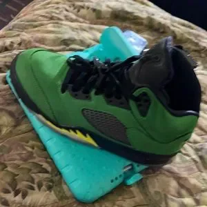 Jordan 5s condition new green And yellow good shoe if you’re a fan of the retros Jordan 5 Retro SE  main image 3
